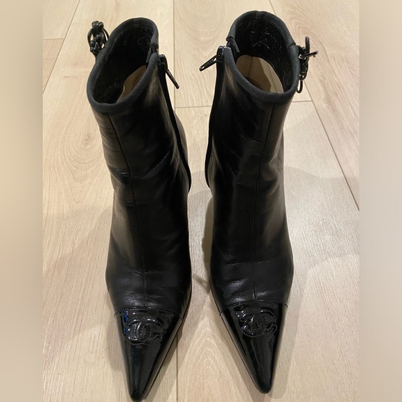 Gorgeous Chanel vintage booties - Picture 13 of 15